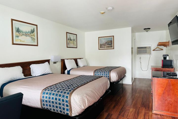 1 Queen Bed (10 of 24)