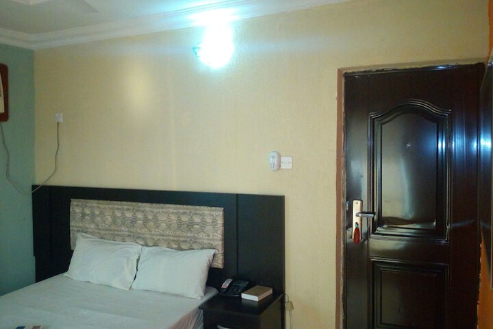 Room 4 of 20