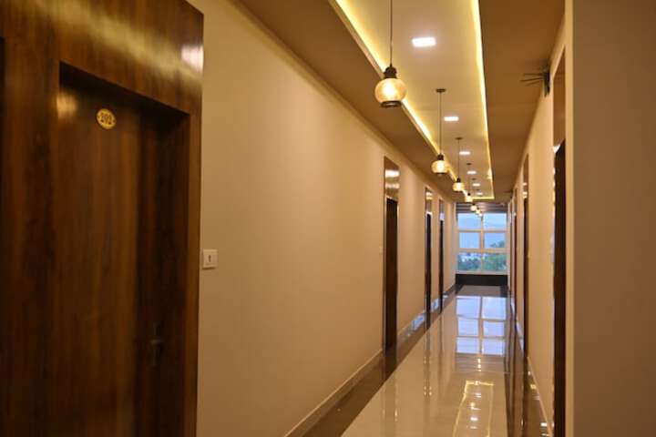 Room 9 of 16