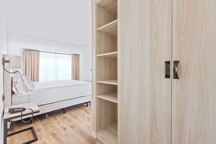 Room 13 of 52
