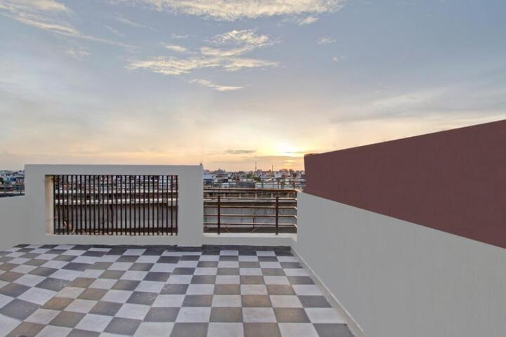Hotel O Aana Inn