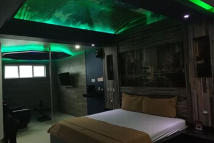 Room 47 of 78