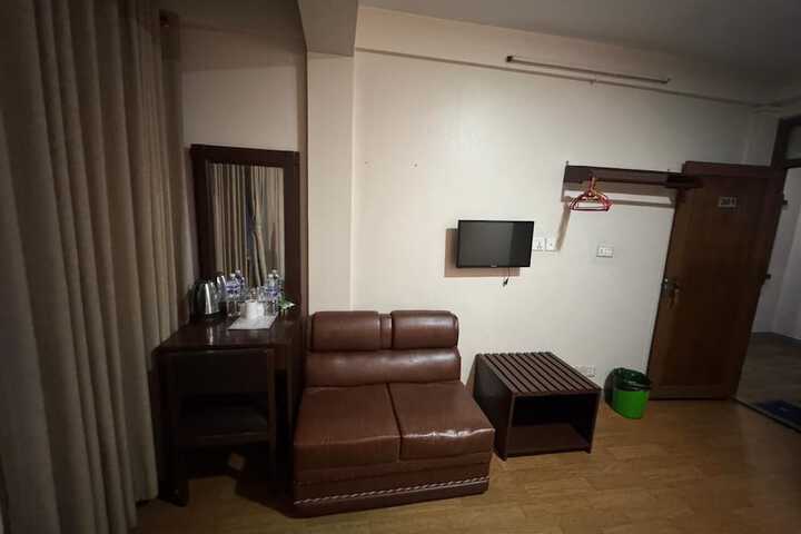 Room 34 of 61