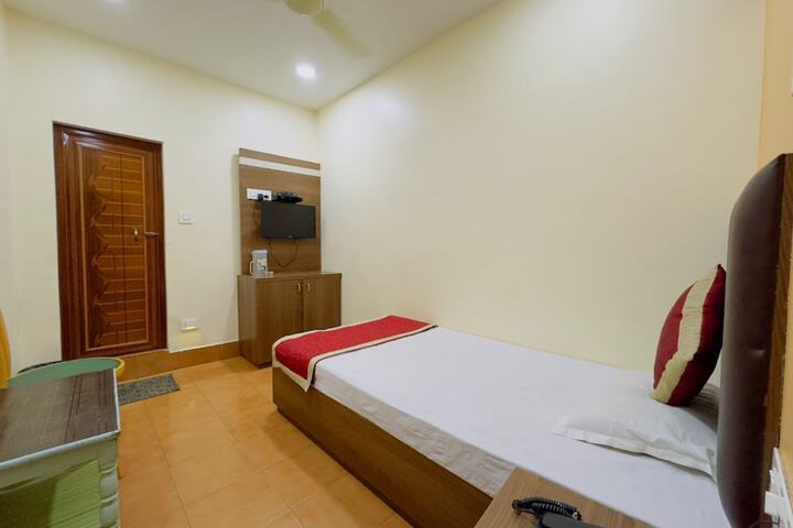 Room 4 of 12