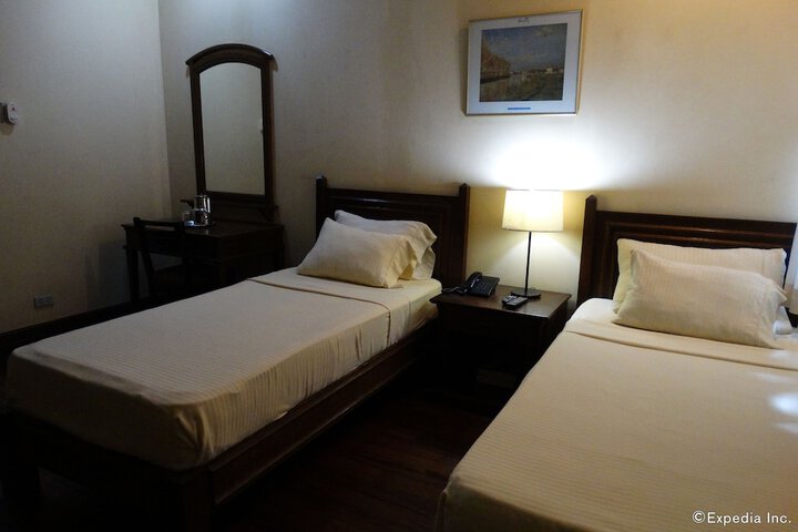 Room 13 of 83