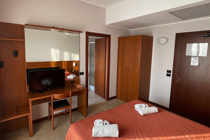 Room 15 of 29