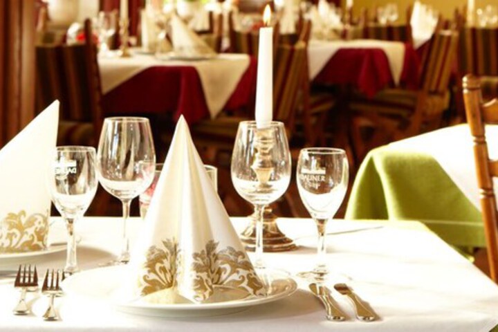 Dining 20 of 32