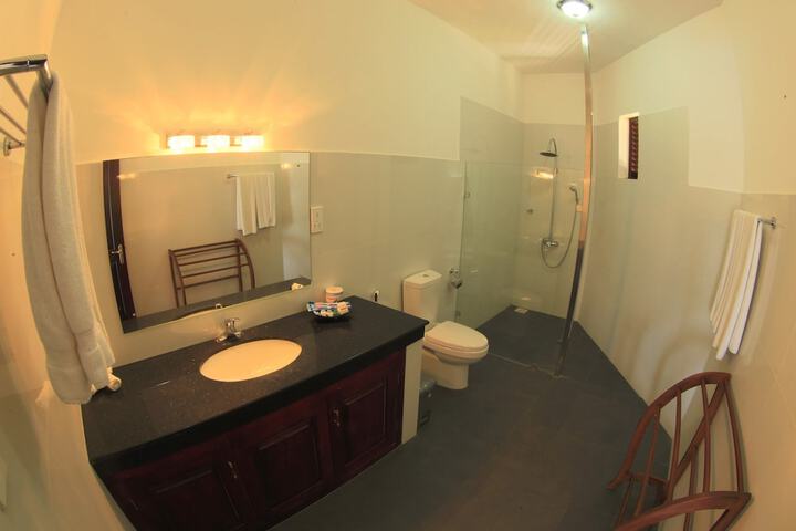 Room 15 of 38