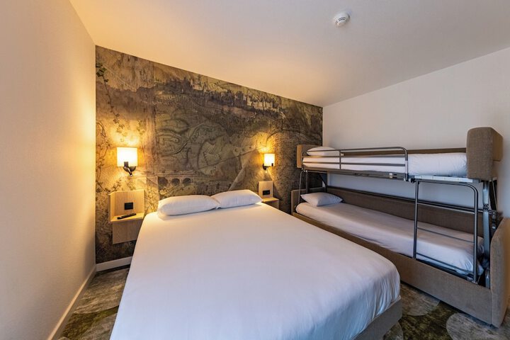 Room 27 of 105