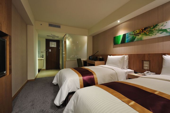 Room 6 of 31