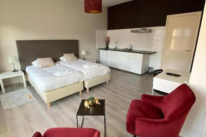 Room 15 of 37