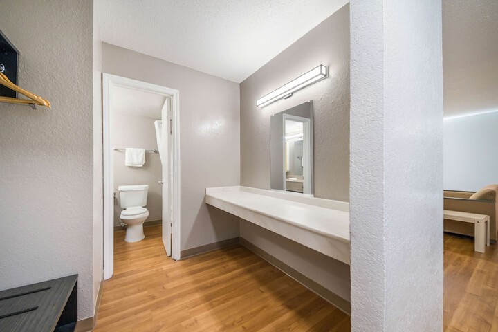 Room 18 of 28