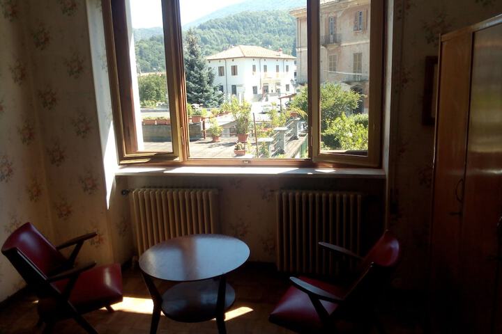 Room 5 of 16