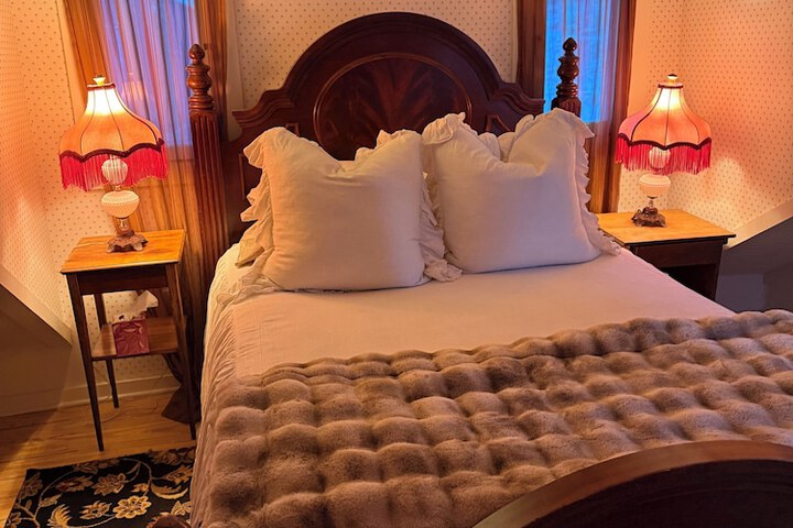Room 16 of 42