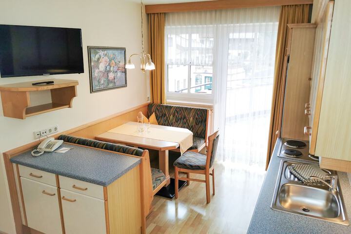 Room 10 of 46