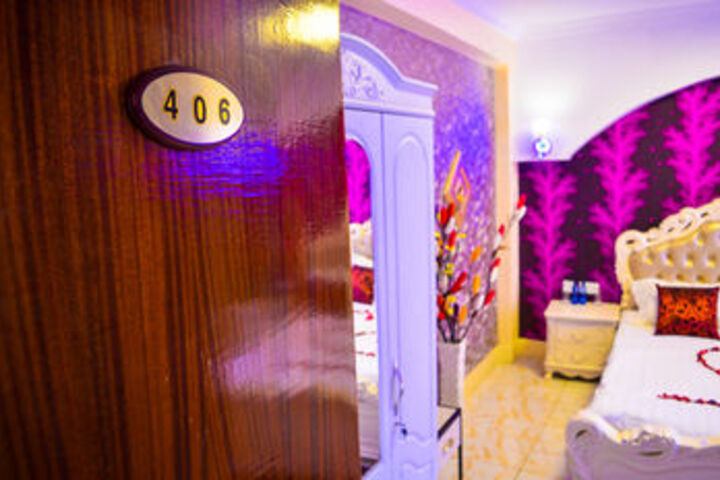 Room 8 of 27