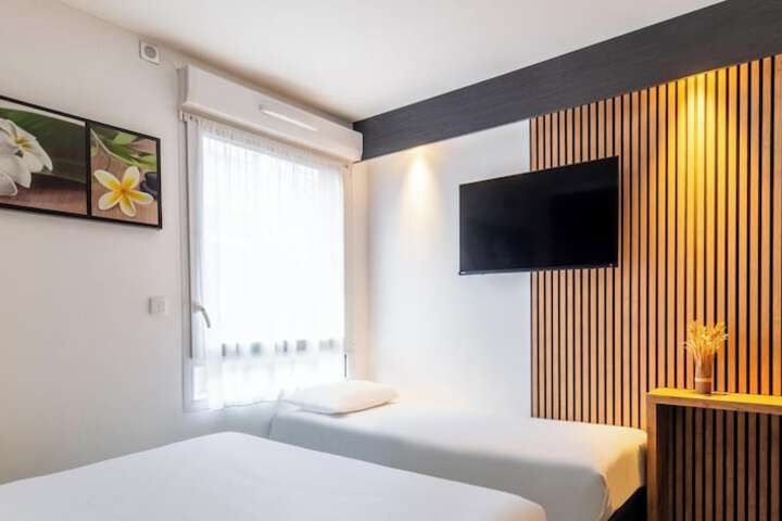 Room 13 of 40