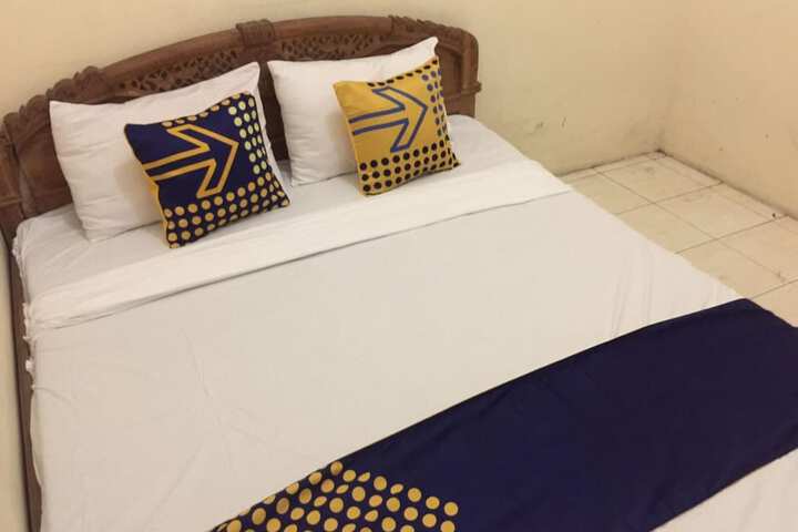 Room 12 of 25