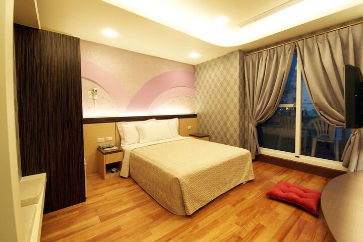 Room 8 of 11