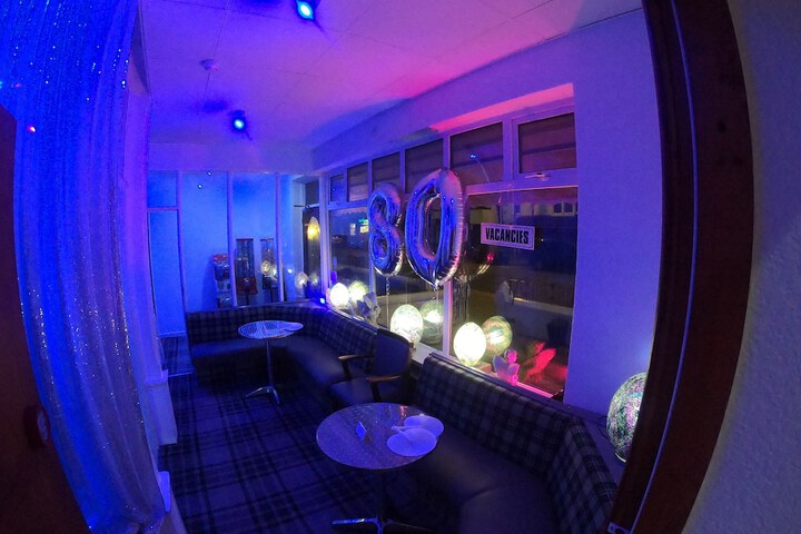 Room 93 of 148