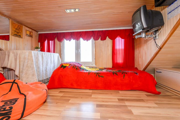 Room 6 of 97