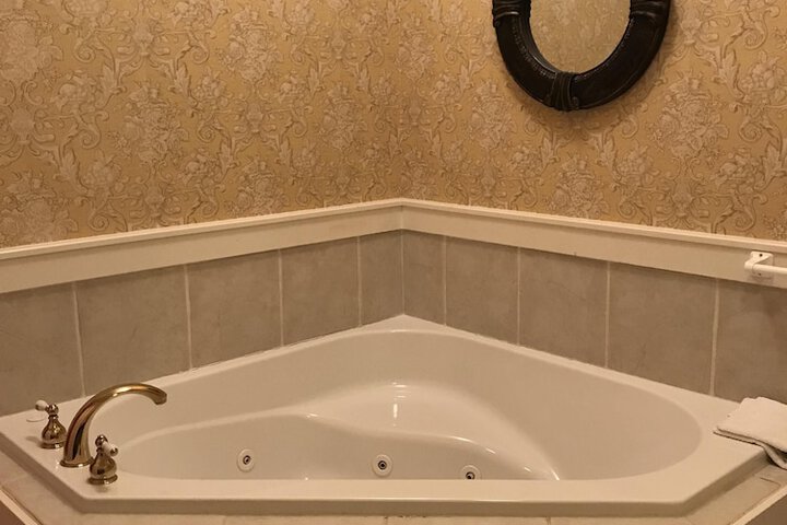 Room 53 of 84