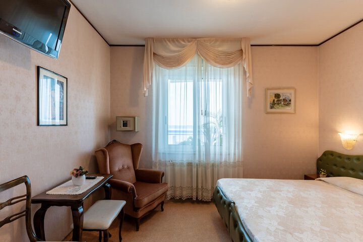 Room 5 of 29