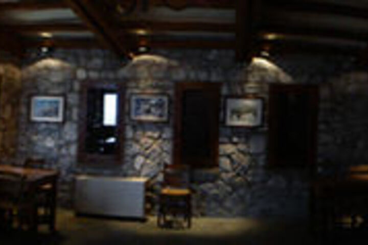 Dining 27 of 31