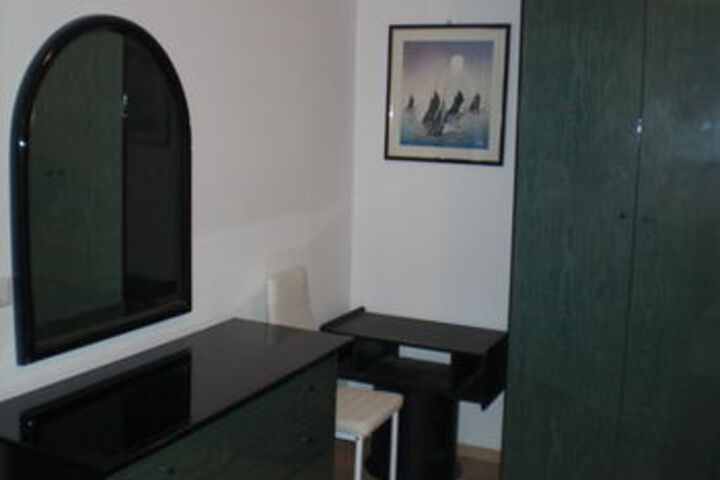 Room 16 of 34