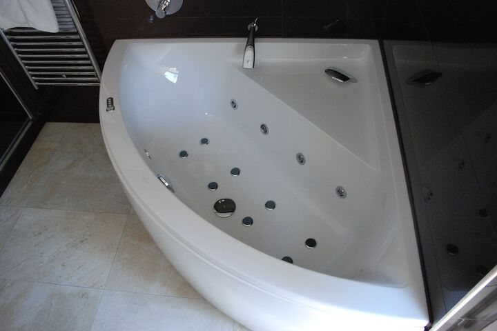 Hot Tub 40 of 67