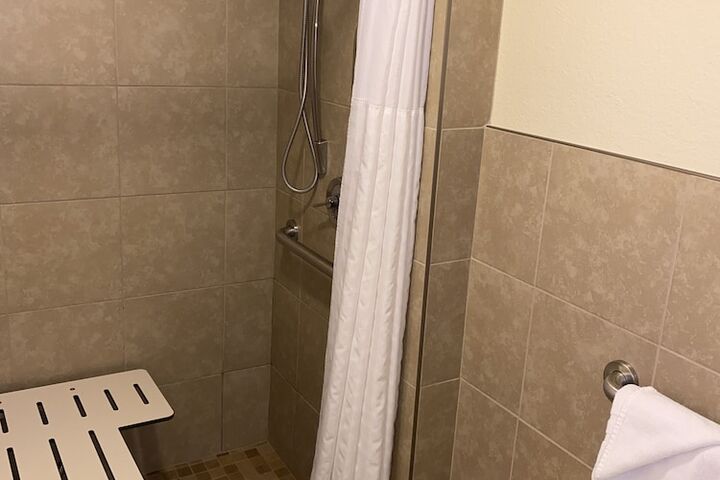 Romantic King Bed Jetted Tub (11 of 21)