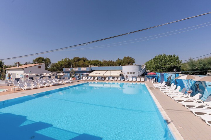 Pool 57 of 91