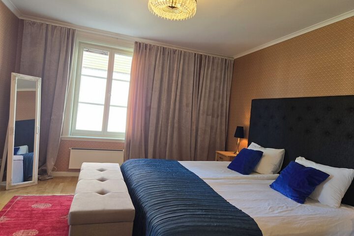 Room 77 of 334