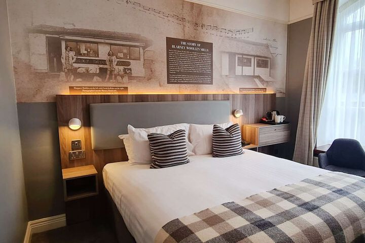 Room 32 of 83