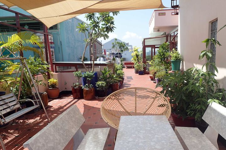 Sundeck 28 of 32