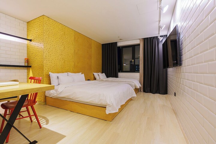 Room 10 of 95