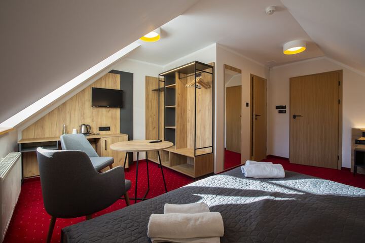 Room 5 of 49