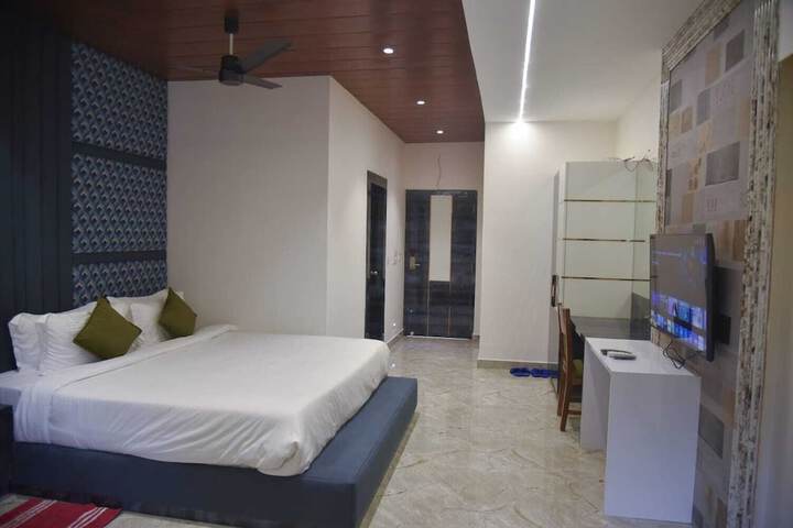 Room 3 of 11