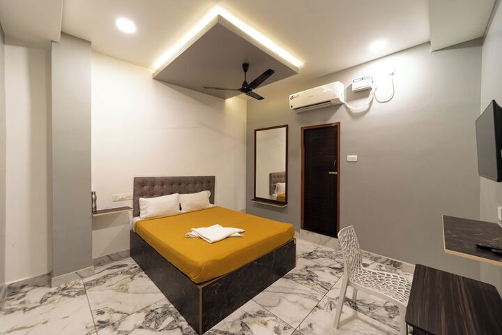 Room 9 of 24