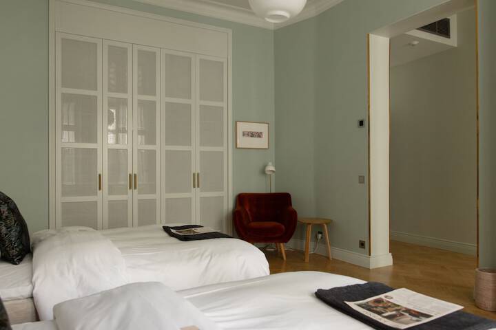 Room 44 of 115