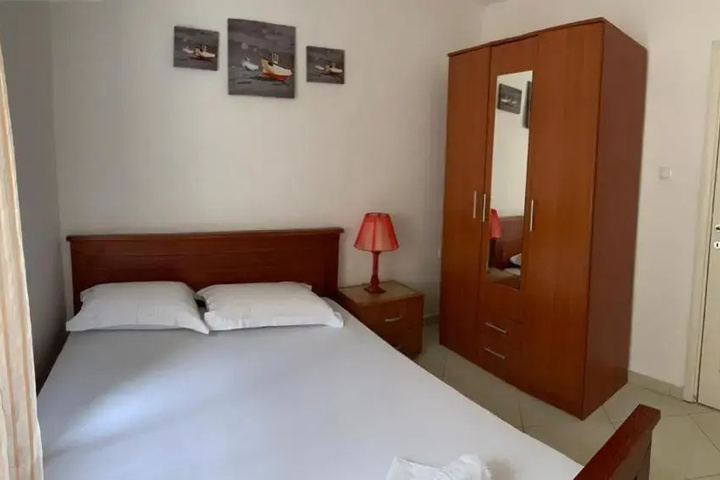 Room 4 of 10