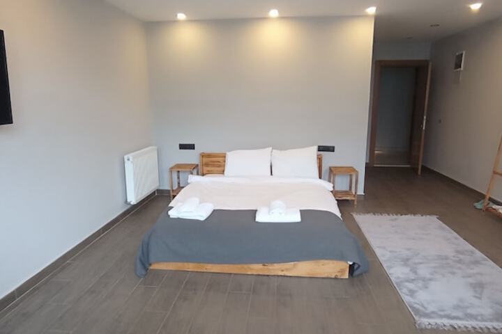 Room 4 of 17