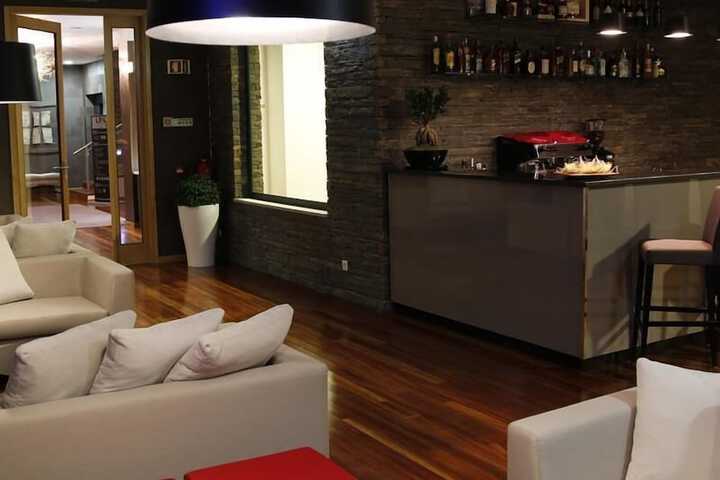 Lounge 56 of 67