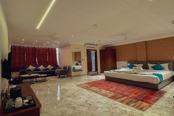 Room 9 of 48