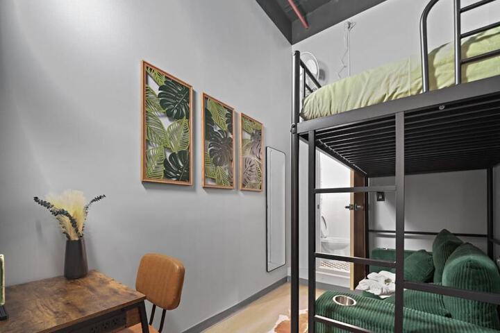 Room 12 of 35