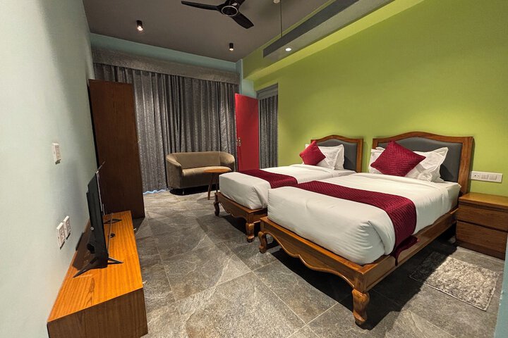Room 2 of 20