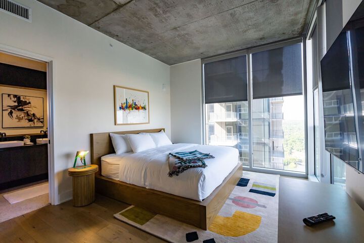 Room 8 of 860