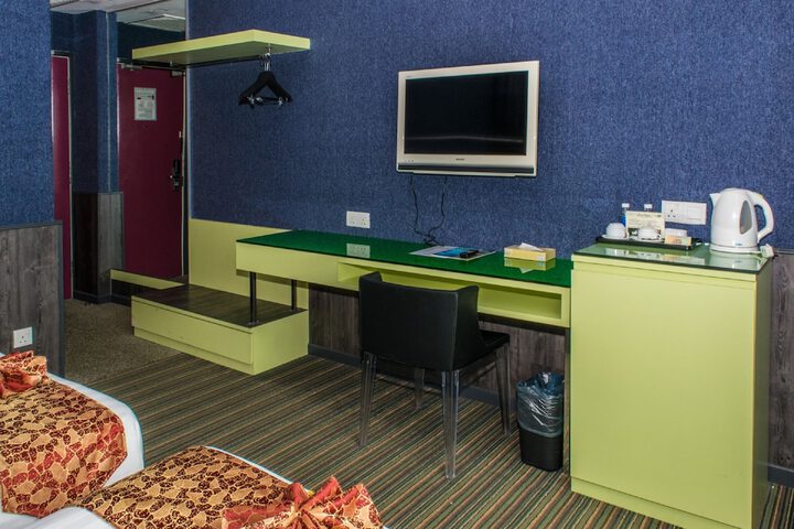Room 15 of 83