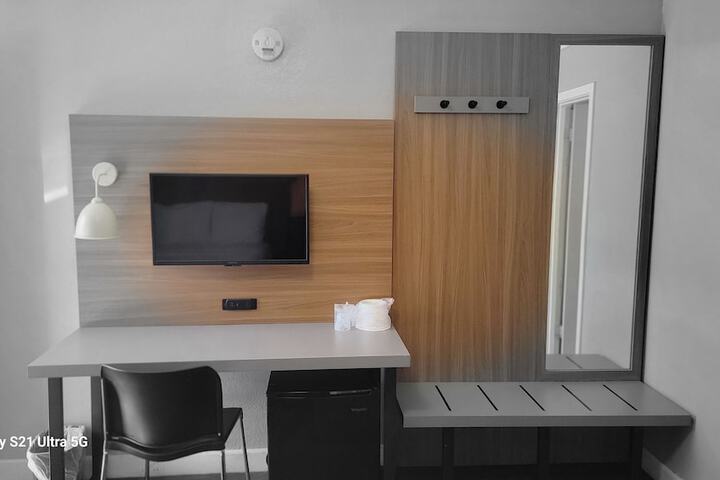 Room 6 of 21
