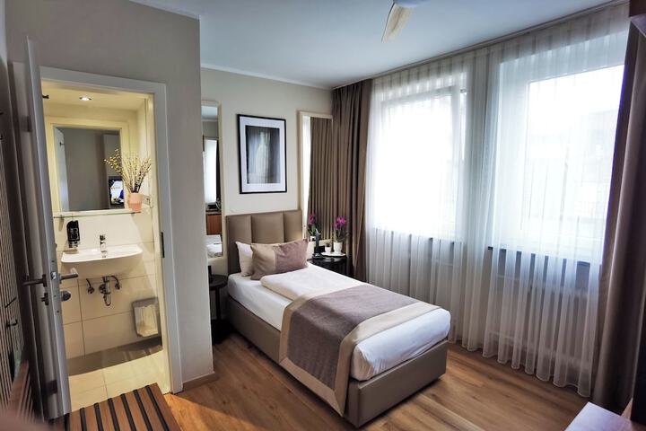 Room 44 of 69